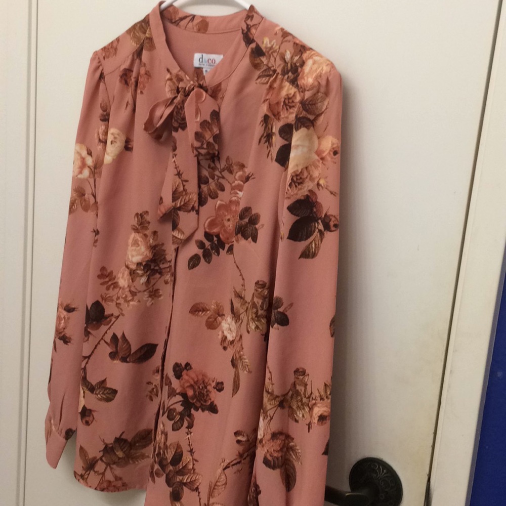 Denim and Company tie neck floral top